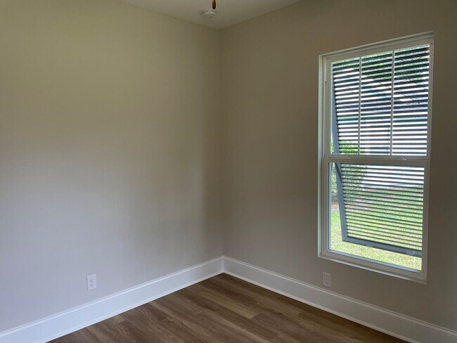 Building Photo - 3 Bedroom 2 Bathroom New Construction Hous...