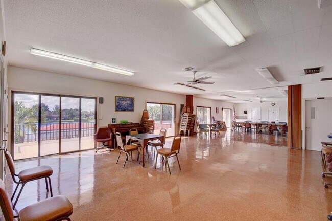 Building Photo - 448 Franconia Cir