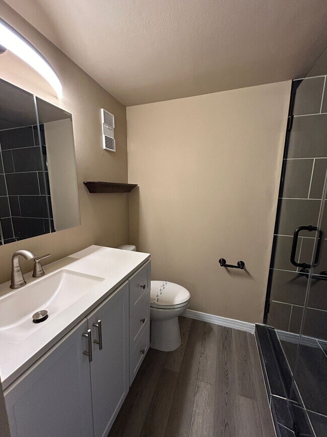 Building Photo - 609 Olympic Dr