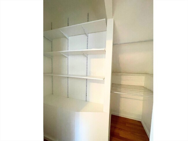 Building Photo - 12 Briggs St