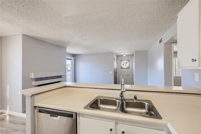 Building Photo - 2977 Juniper Hills Blvd