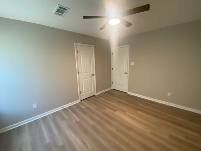 Building Photo - 1311 Lee Mac Dr