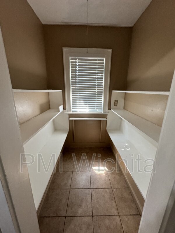 Building Photo - 735 S Grove St