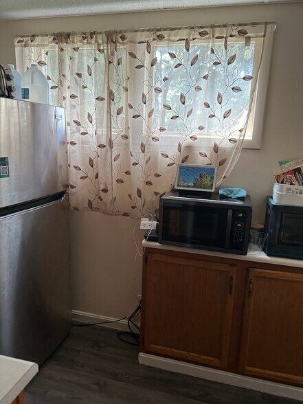 Building Photo - 160 Stafford Ave