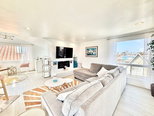 Building Photo - Oxnard / Silver Strand Beach / 2 bedroom 1...