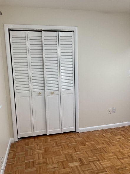 Building Photo - 430 Somerset Dr