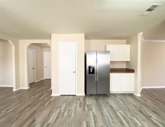 Building Photo - 8119 Yaupon View Dr