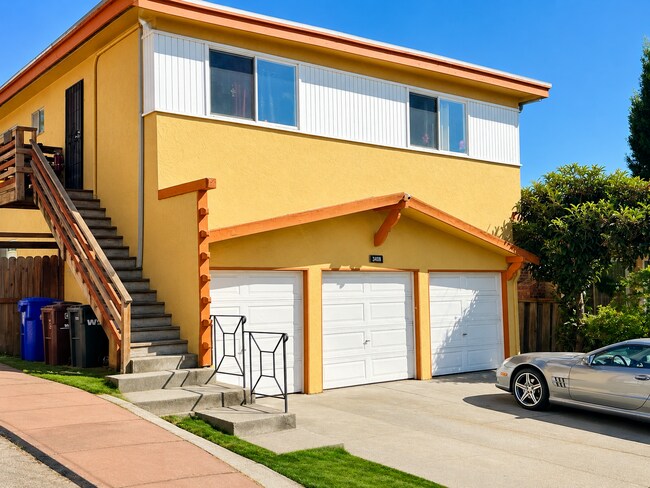 Building Photo - 3408