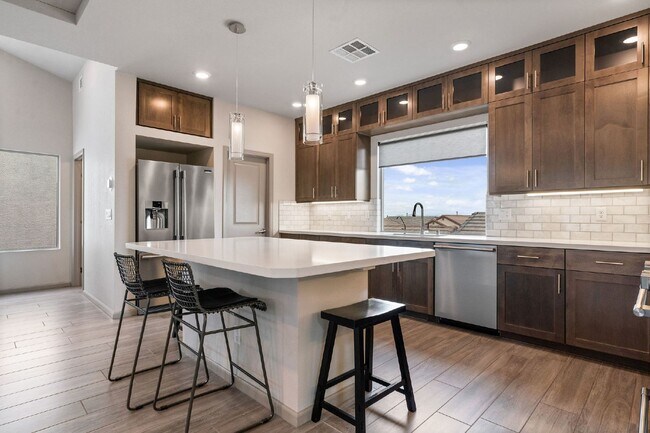 Building Photo - stunning 3-bedroom, 2.5-bathroom Tri Level Home