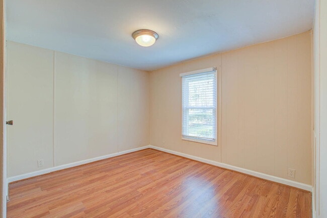 Building Photo - 756 Seaman Ln