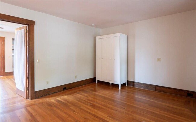 Building Photo - 446 Broadway