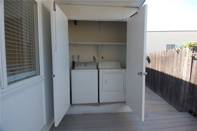 Building Photo - 316 Cazador Ln