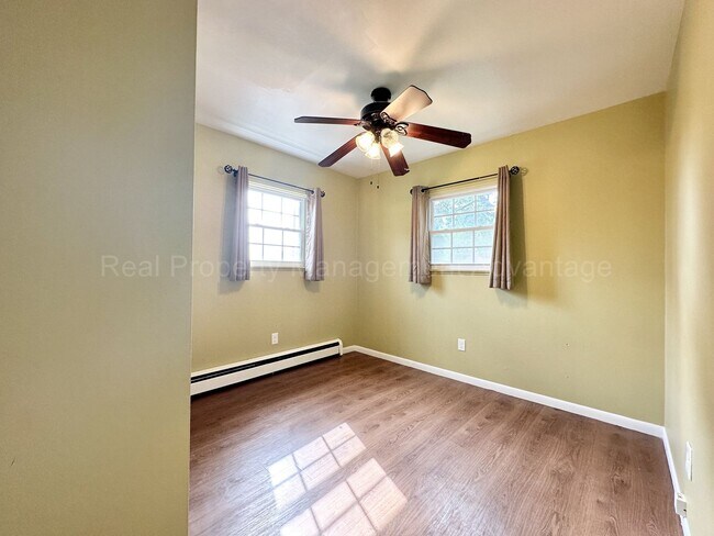 Building Photo - 574 Ardmore Dr