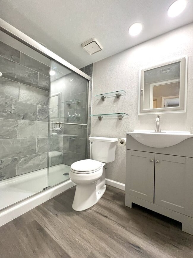 Building Photo - UPDATED 2 story townhome FOR RENT  **SAVE ...