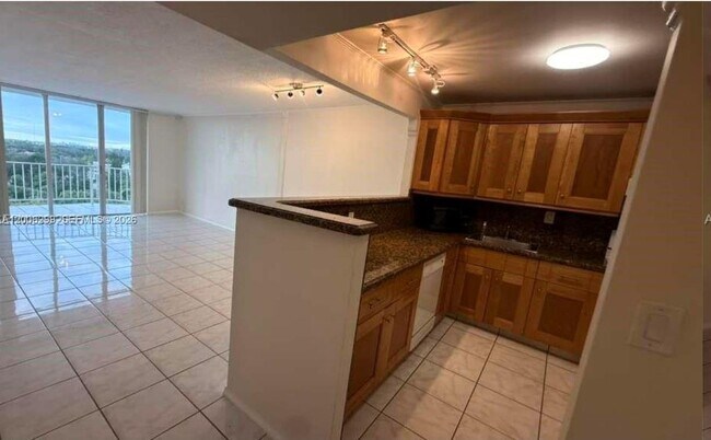 Building Photo - 16740 NE 9th Ave