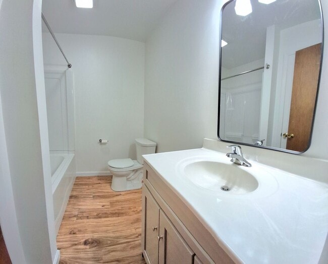Building Photo - 2 Bedroom 1 Bathroom in Elizabethtown!
