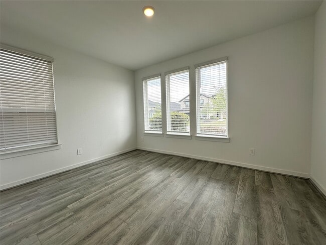 Building Photo - 2314 Cool Grns St