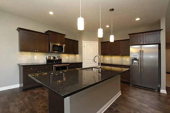 Building Photo - 5 Bedroom and 3 Bathroom House available J...