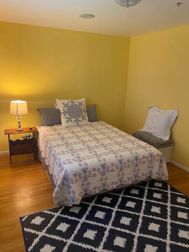 Building Photo - Fully Furnished House in South San Francisco - 2 Bedroom, 2 Bathroom