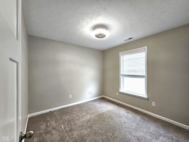 Building Photo - 7252 Lockford Walk N