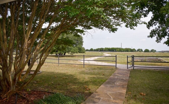 Building Photo - Country Home with 3 Bedrooms and 2 Baths