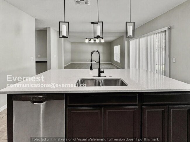 Building Photo - Limited Time Special Offer / 5 Bed, 3.5 Bath Home with Garage / Pet-Friendly / Vouchers Accepted ...