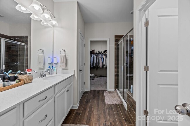 Building Photo - 113 Mac Aly