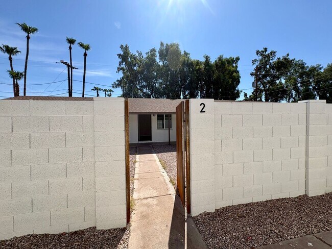 Building Photo - 817 S Melody Ln