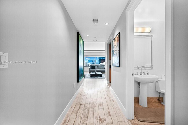 Building Photo - 1435 Brickell Ave