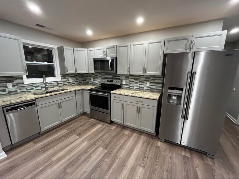 Building Photo - 1917 Hughes Ave