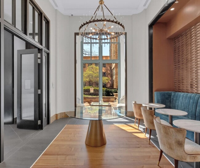 Building Photo - 1321 S Elm St