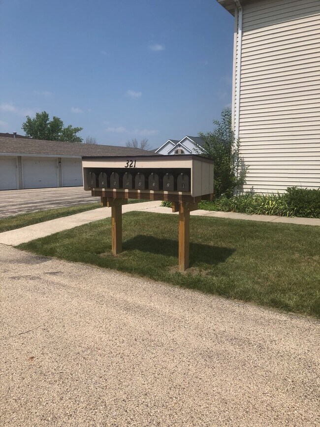 Building Photo - Parkside Village Apartment Homes in Mayville, WI
