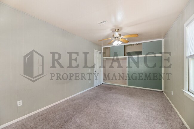 Building Photo - 2511 Woodland N