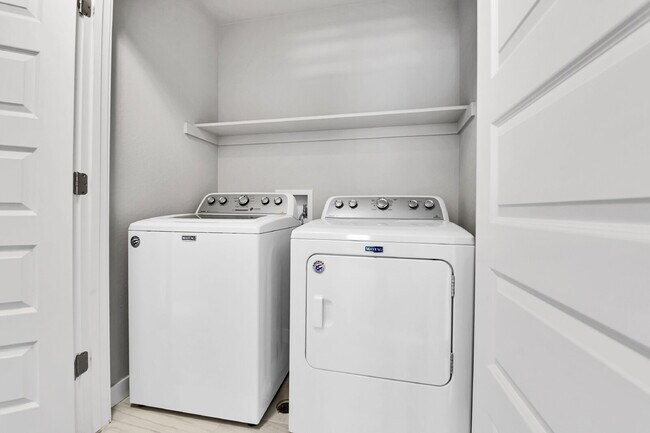 Building Photo - $2,620.95 - 3 Bed, 2.5 Bath Home in Aurora with AC and In Unit Laundry!