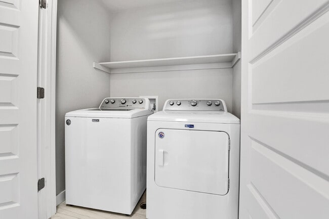Building Photo - $2,720.95 - 3 Bed, 2.5 Bath Home in Aurora with AC and In Unit Laundry!