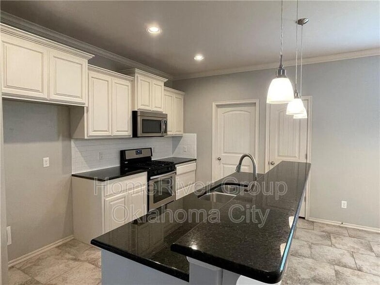 Building Photo - 2200 Mill Creek Way