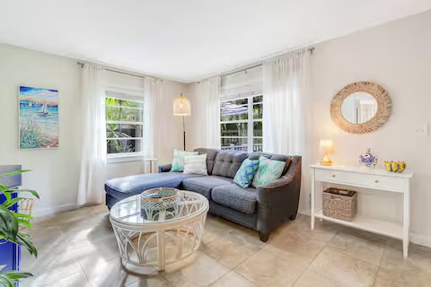 Building Photo - 713 Penn St