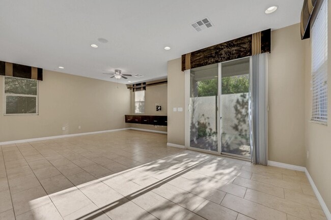 Building Photo - Southern Highlands: Spacious 4-Bedroom Home in a Gated Community with Upstairs Loft, Private Back...