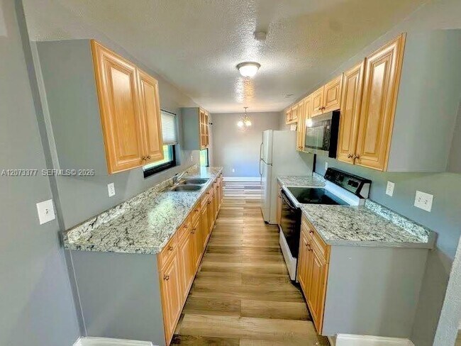 Building Photo - 2026 Schooner Dr
