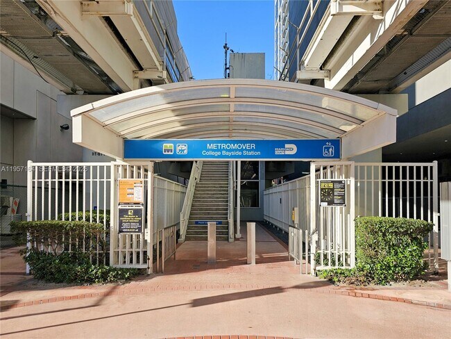 Building Photo - 234 NE 3rd St