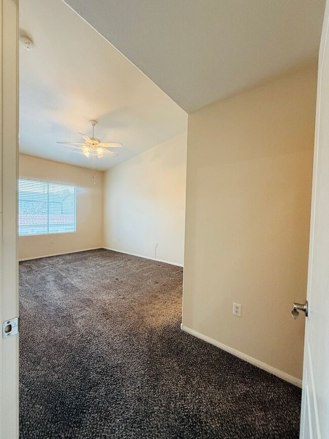 Building Photo - 3 bdrm, 2 bath Mission Hills Condo-Availab...