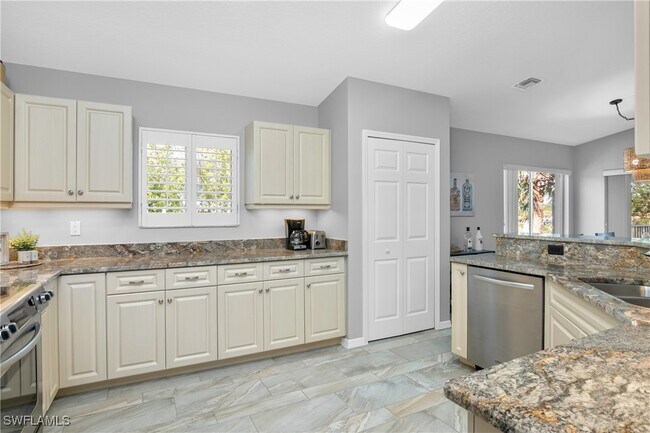 Building Photo - 8471 Southbridge Dr