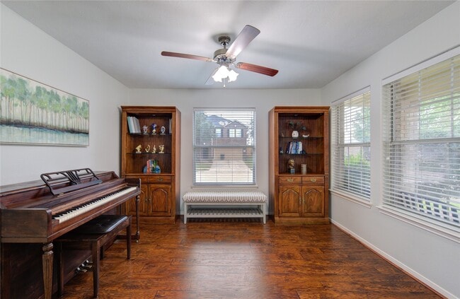 Building Photo - 402 Hurstshire Bend