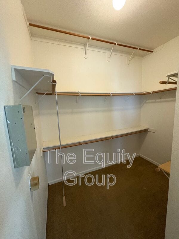 Building Photo - 2511 S Peppertree St