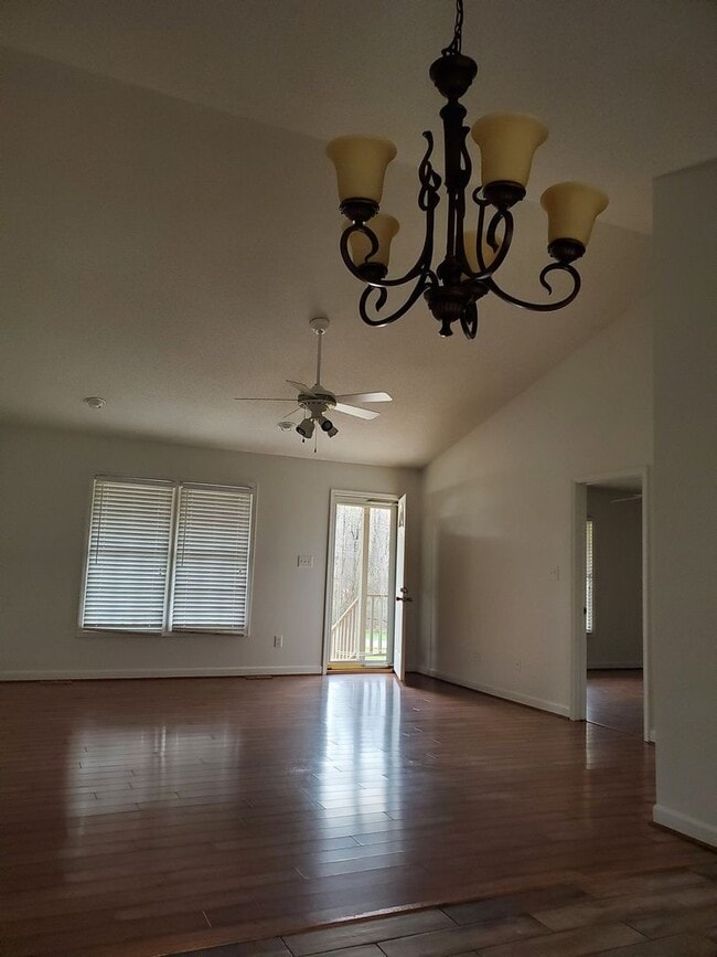 Building Photo - Ready to move in!