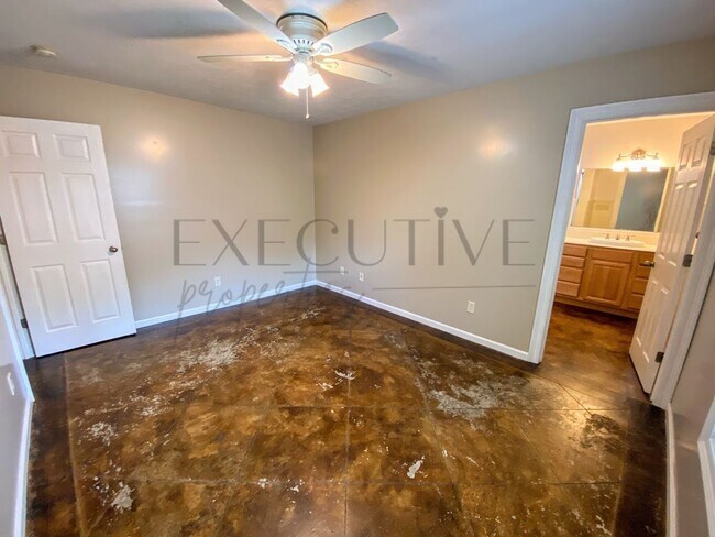 Building Photo - 3BR/2BA Home with Attached Garage & Fenced Backyard in an Established Lake Charles Neighborhood