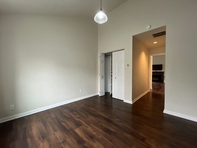 Building Photo - Stunning Lake Oswego Home with Outdoor Retreat, Vaulted Ceilings & Walk-In Closet