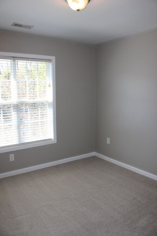 Building Photo - Modern Townhome in Havelock