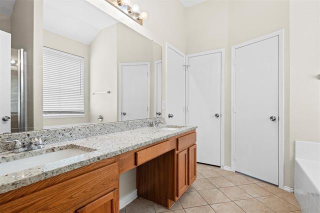 Building Photo - 850 Warbler Ln