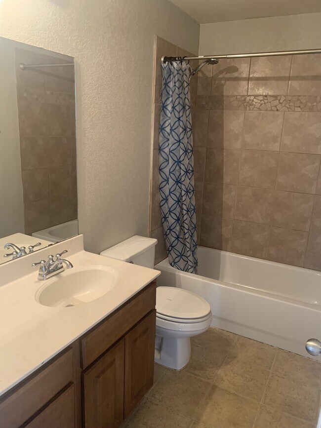 Building Photo - 5827 Alexandria Dr